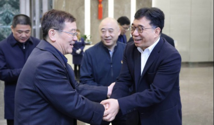 中央统战部副部长，全国工商联党组书记、常务副主席徐乐江